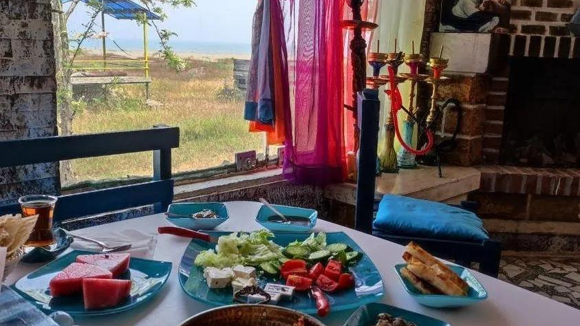 کافه رستوران ساحلی والش