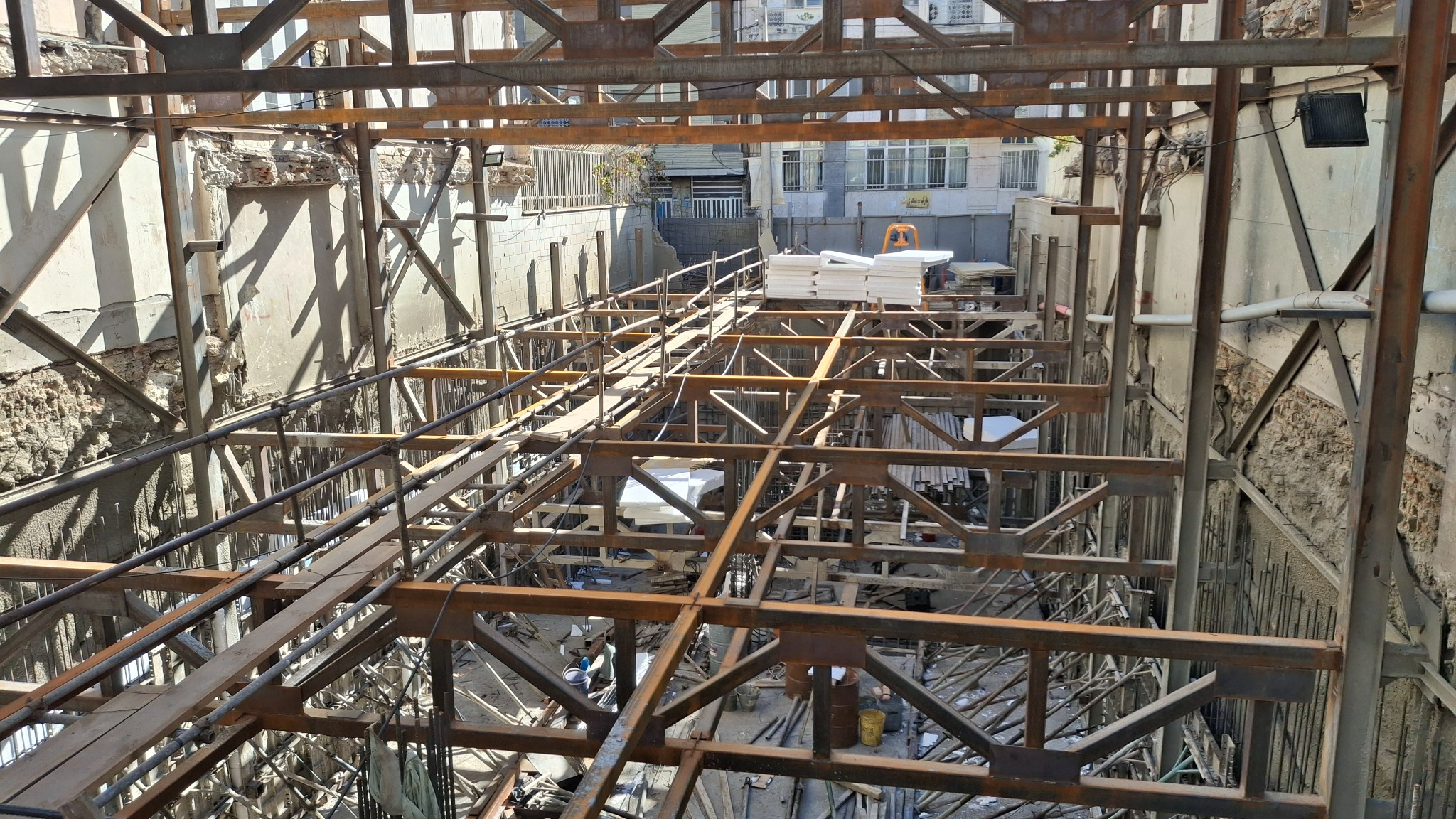 پیمانکاری اسکلت فلزی و جوشکاری
