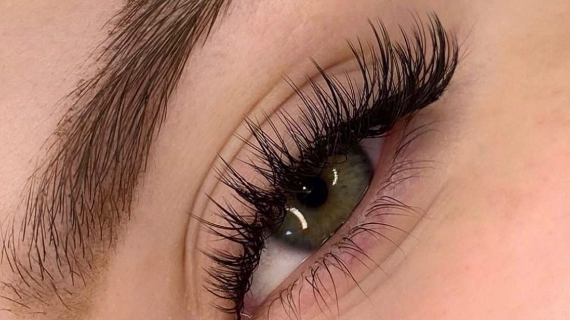 خدمات اکستنشن مژه در اردبیل