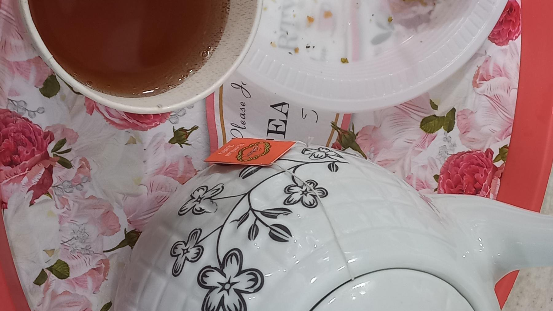 آبمیوه و بستنی فروشی آوازه