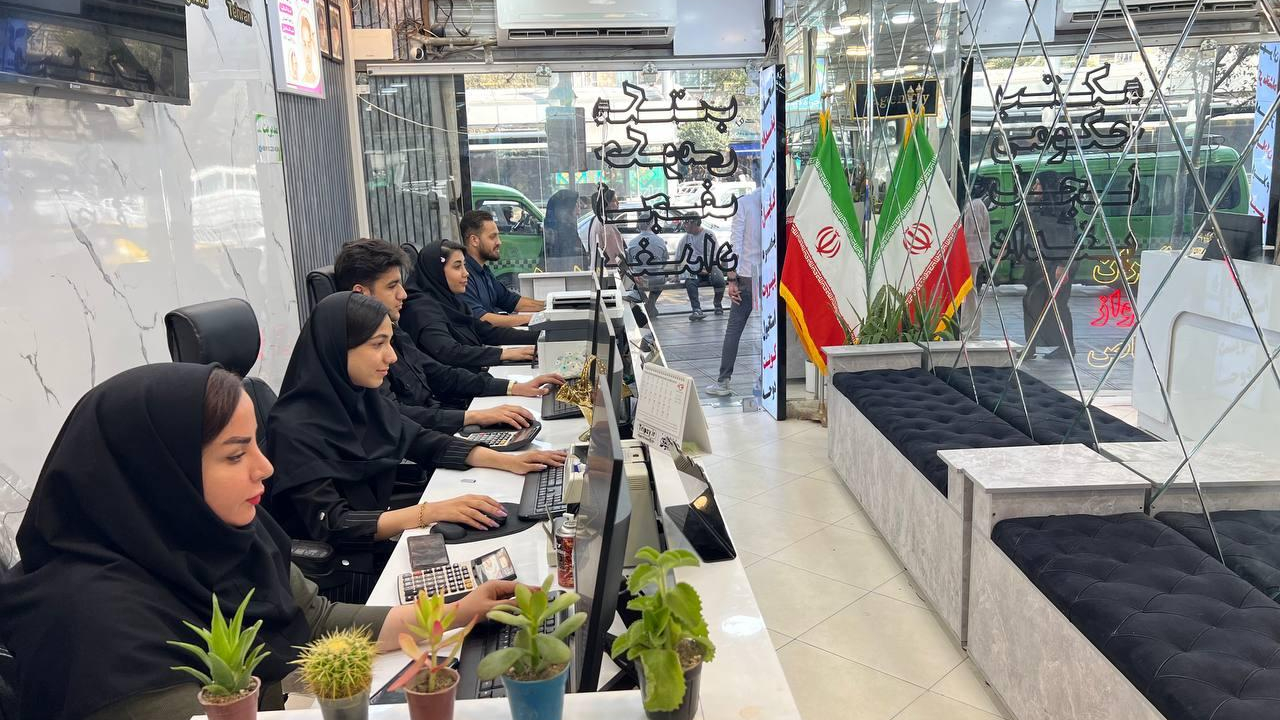 شرکت خدمات هوایی آسمان پرواز مهتابان