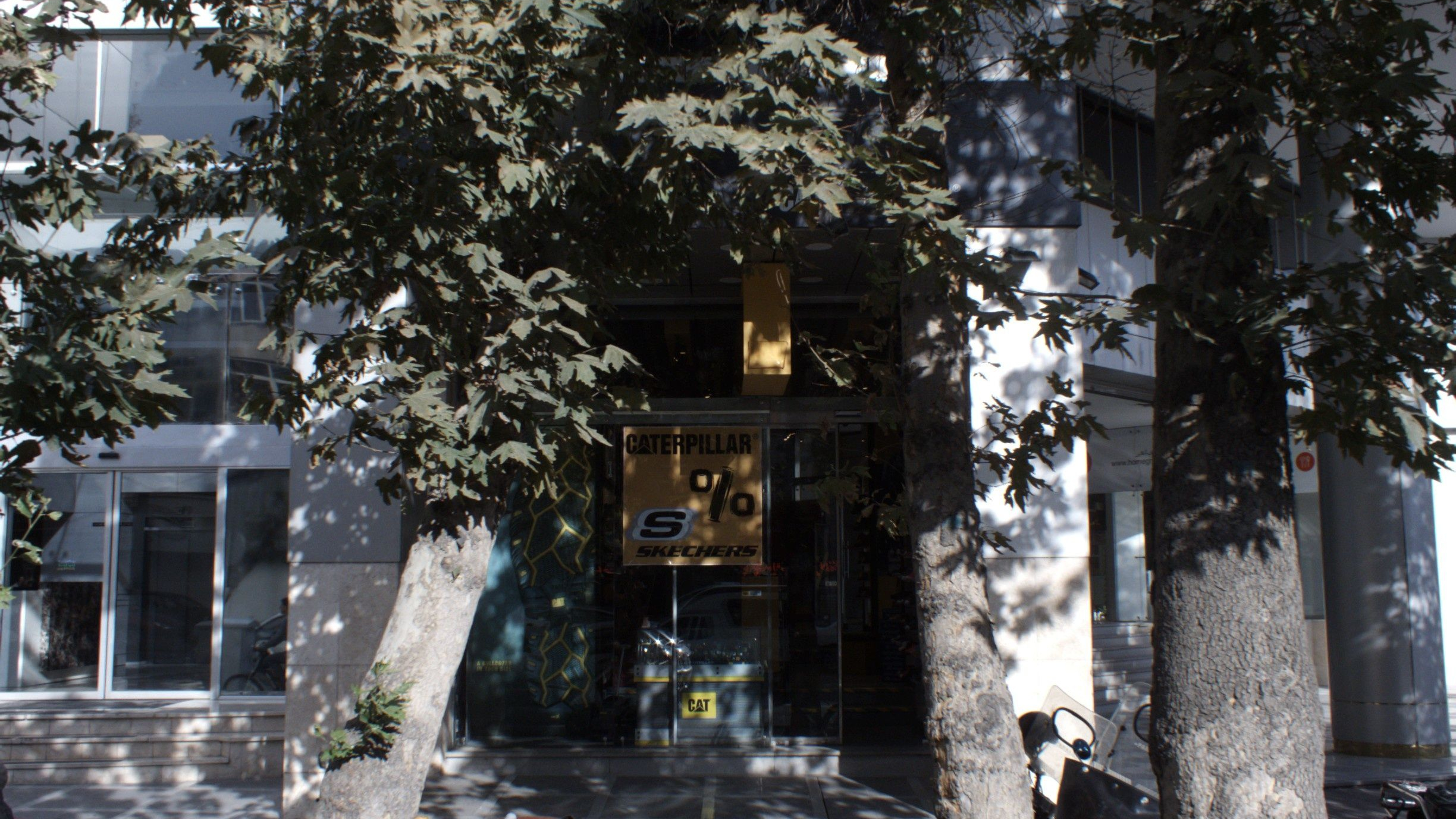 نمایندگی کفش و کتانی کاترپیلار