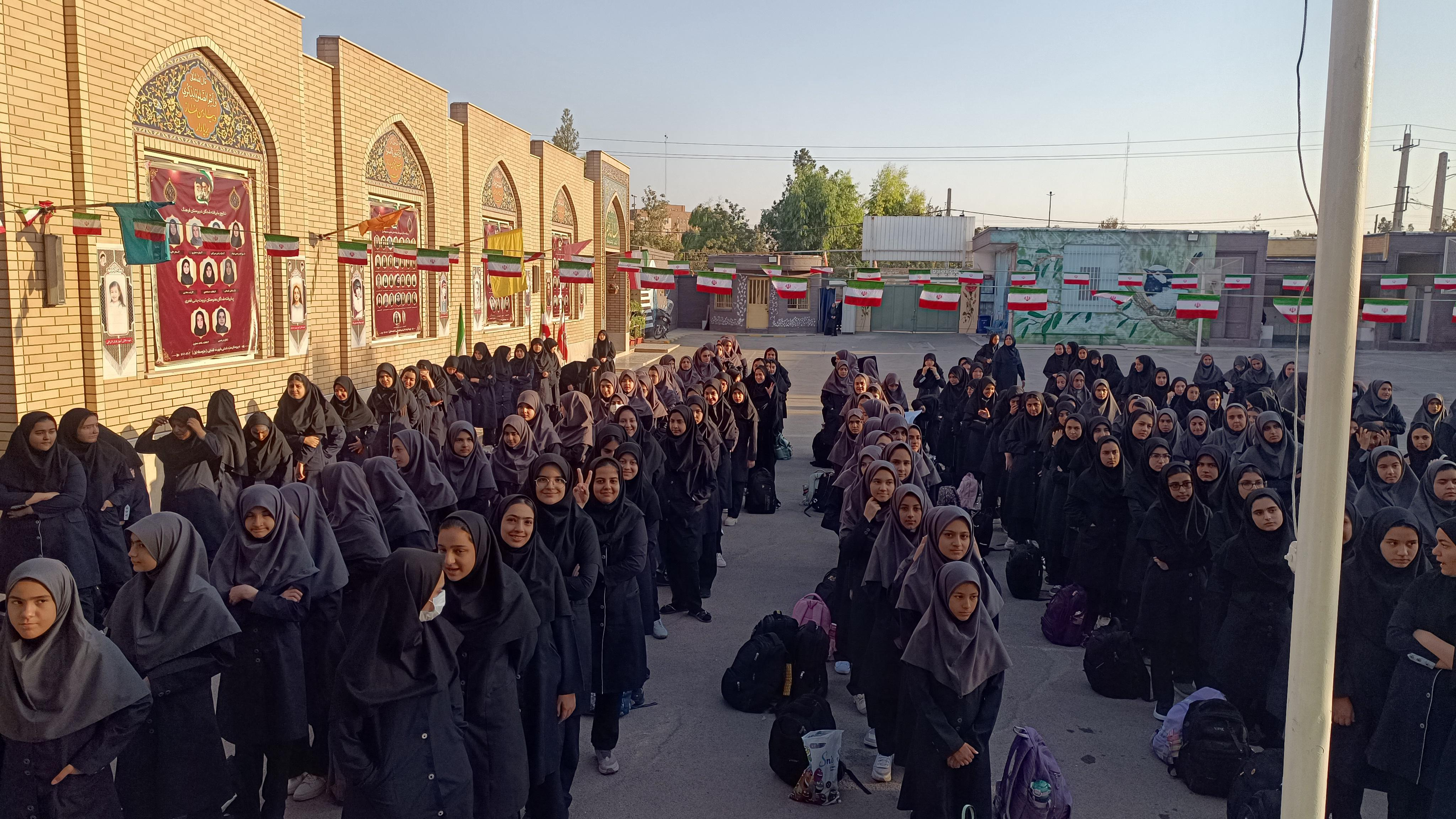 دبیرستان هیئت امنایی دخترانه شهیده زهرا قضایی