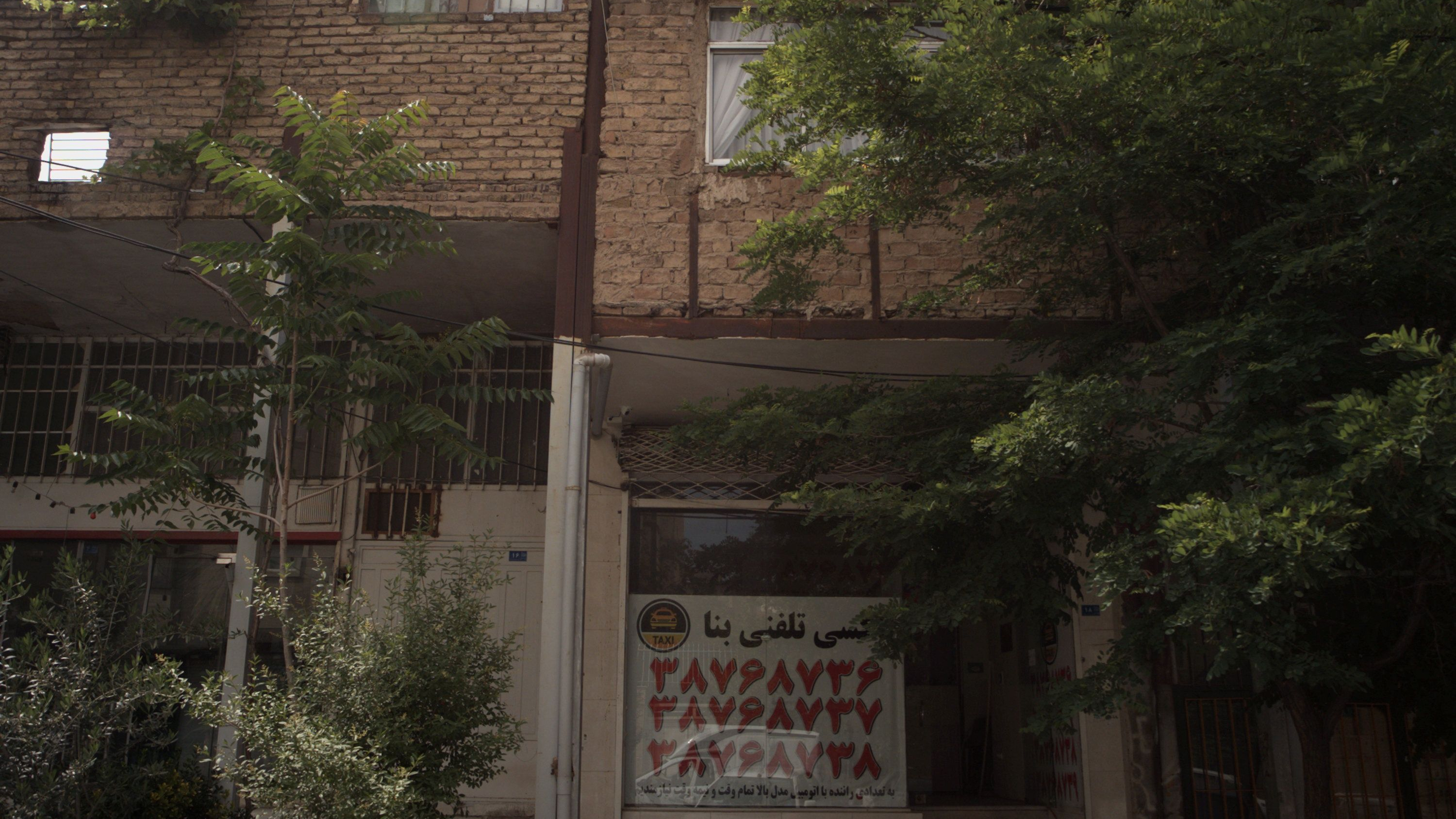تاکسی تلفنی بنا
