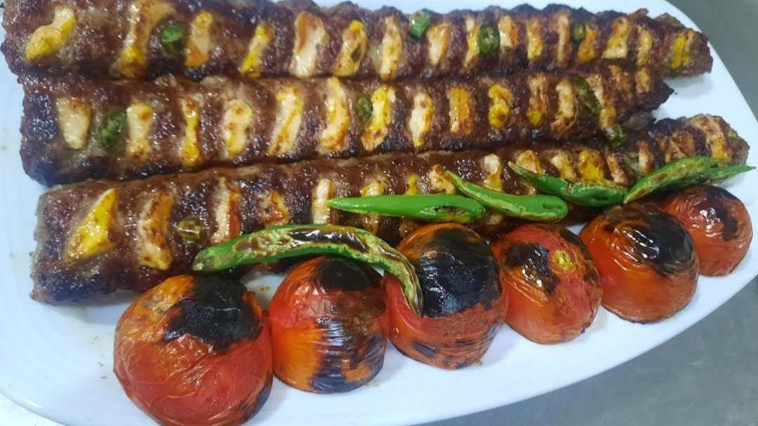 کباب ذغالی نان تنوری مادر