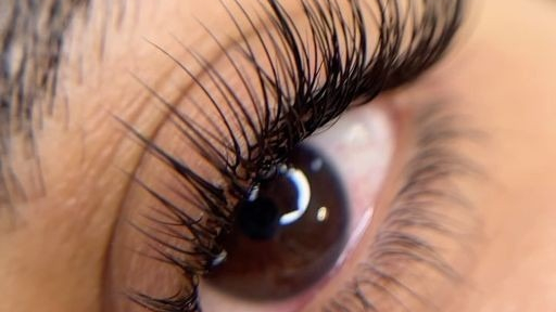 مرکز کاشت و اکستنشن مژه و ابروی ماهسا