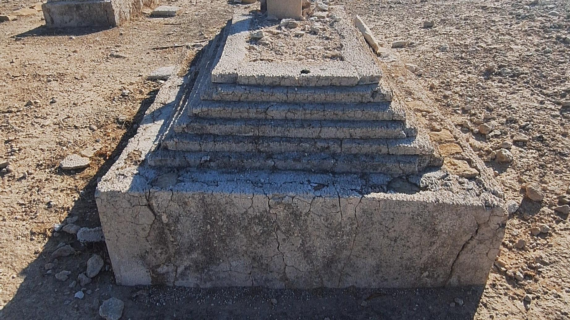 امام زاده سید محمد و قبرستان تاریخی لیشتر