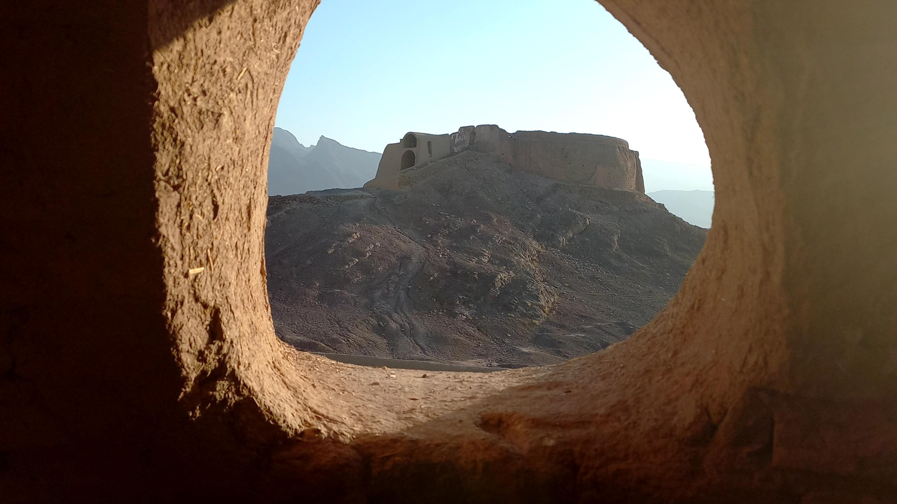 دخمه زرتشتیان (برج سکوت)