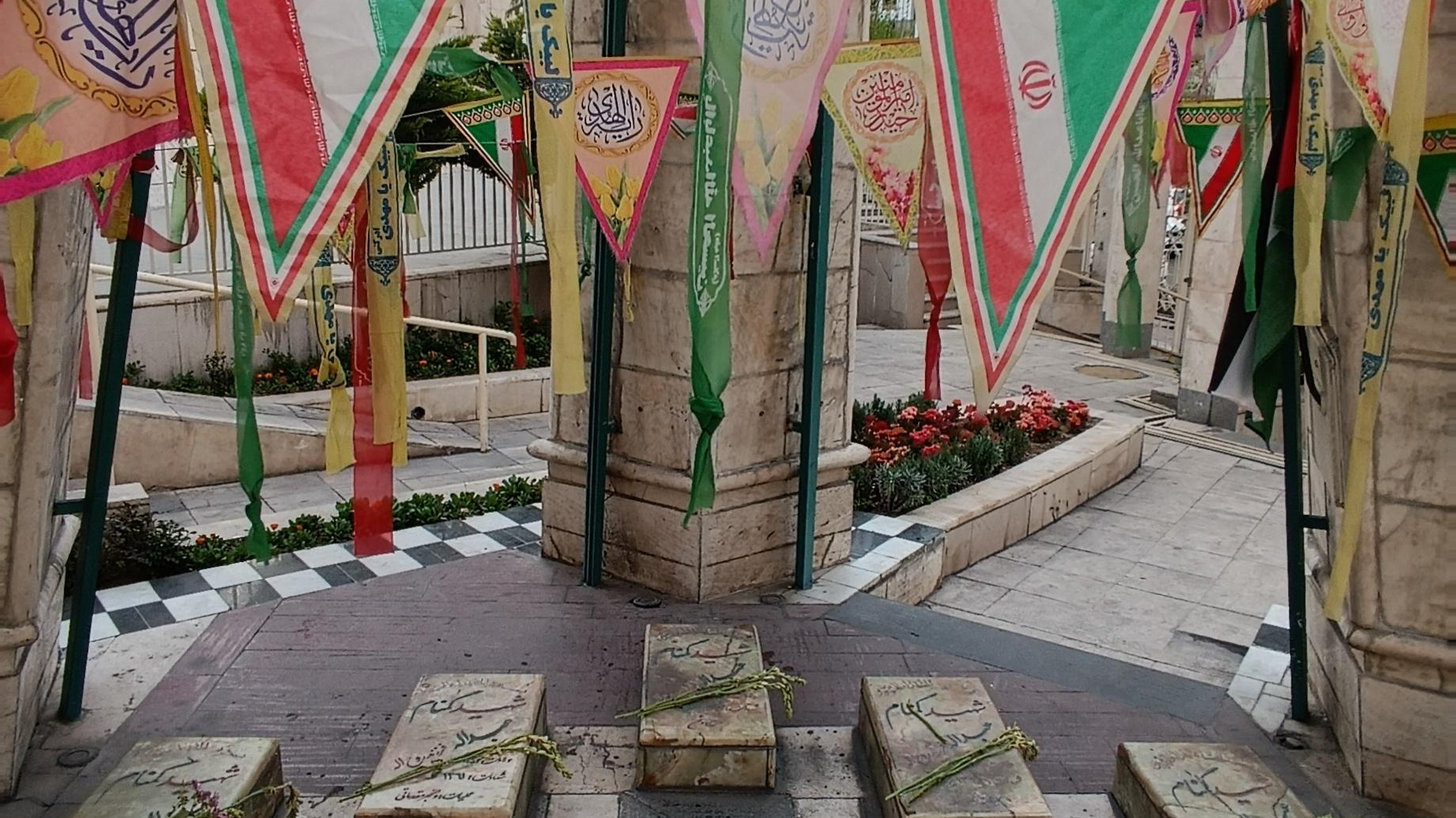 مقبره الشهداء مسجد قدس سعادت آباد