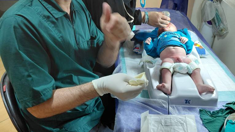 مطب دکتر حسین عباسی متخصص کودکان و نوزادان