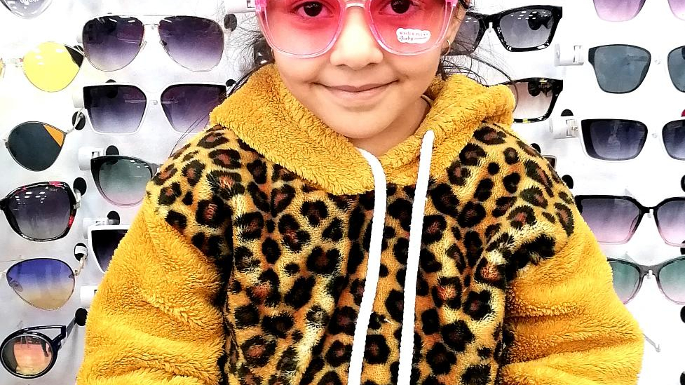 عینک آفتابی علی (فروشگاه فامیلی شعبه ۲)