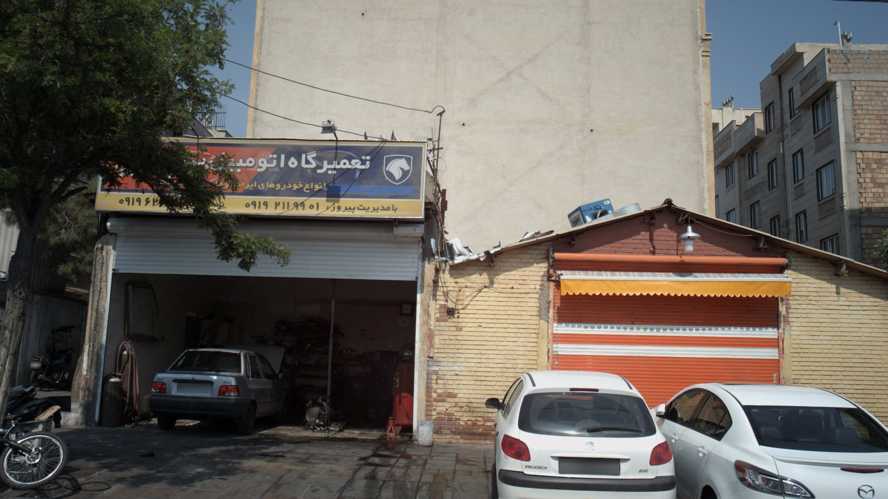 تعمیرگاه اتومبیل پیروز