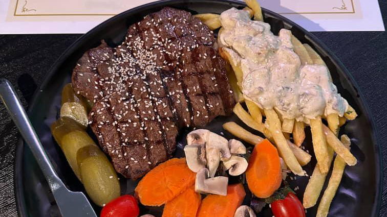 کافه رستوران ماندگار