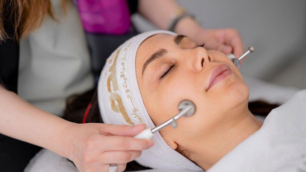 کلینیک پوست و مو و زیبایی و لیزر لیانا