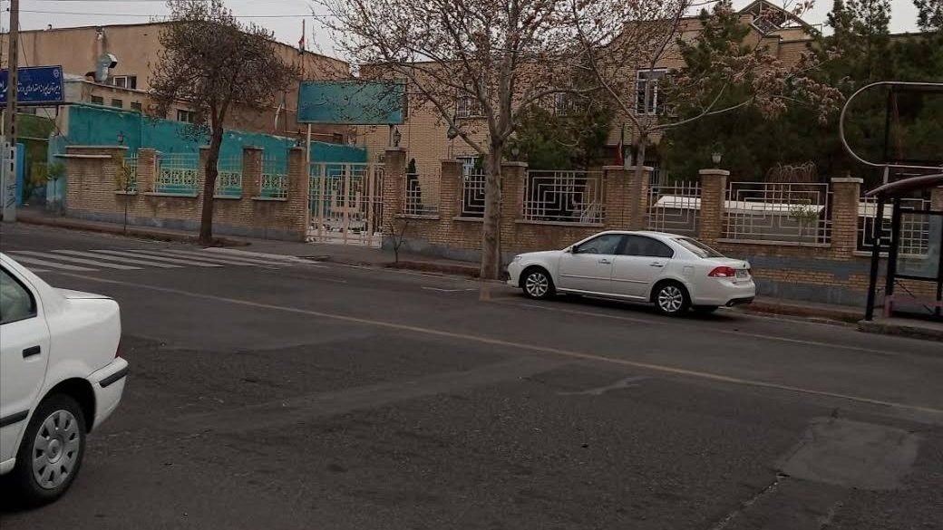 دبیرستان  پروفسور هشترودی