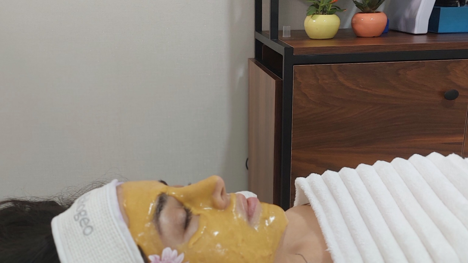 پاکسازی پوست و فیشیال صورت جعفری