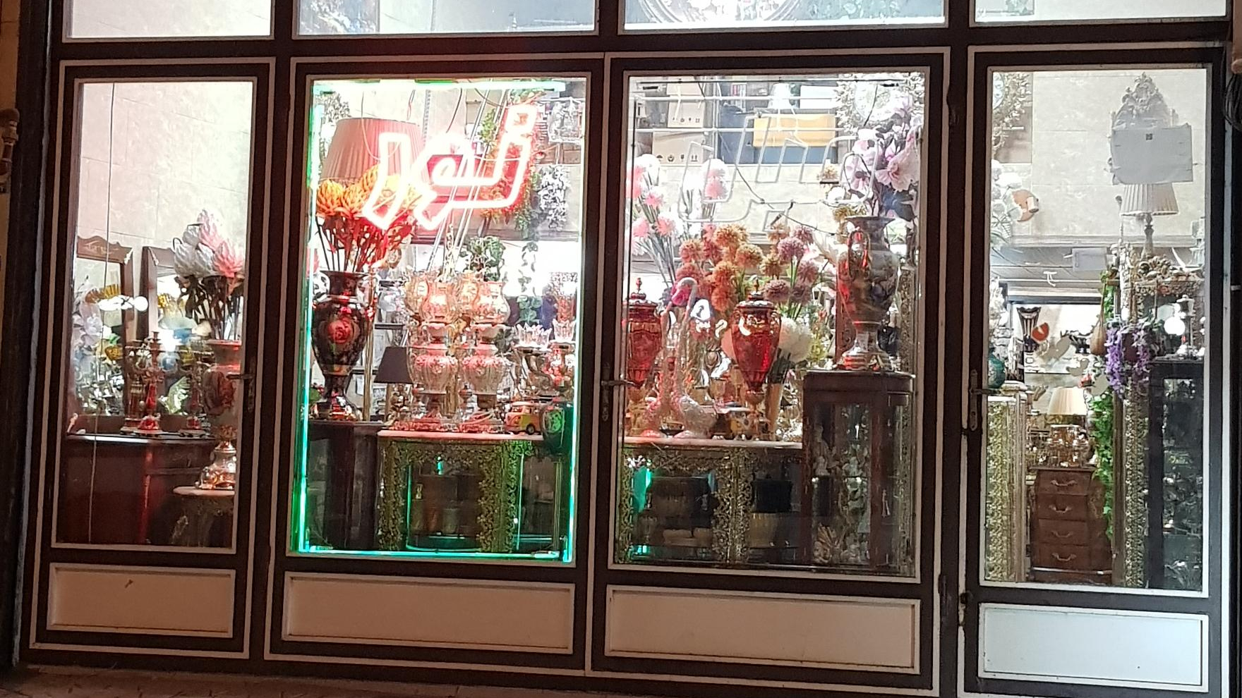 مبل و لوکس سرای نور