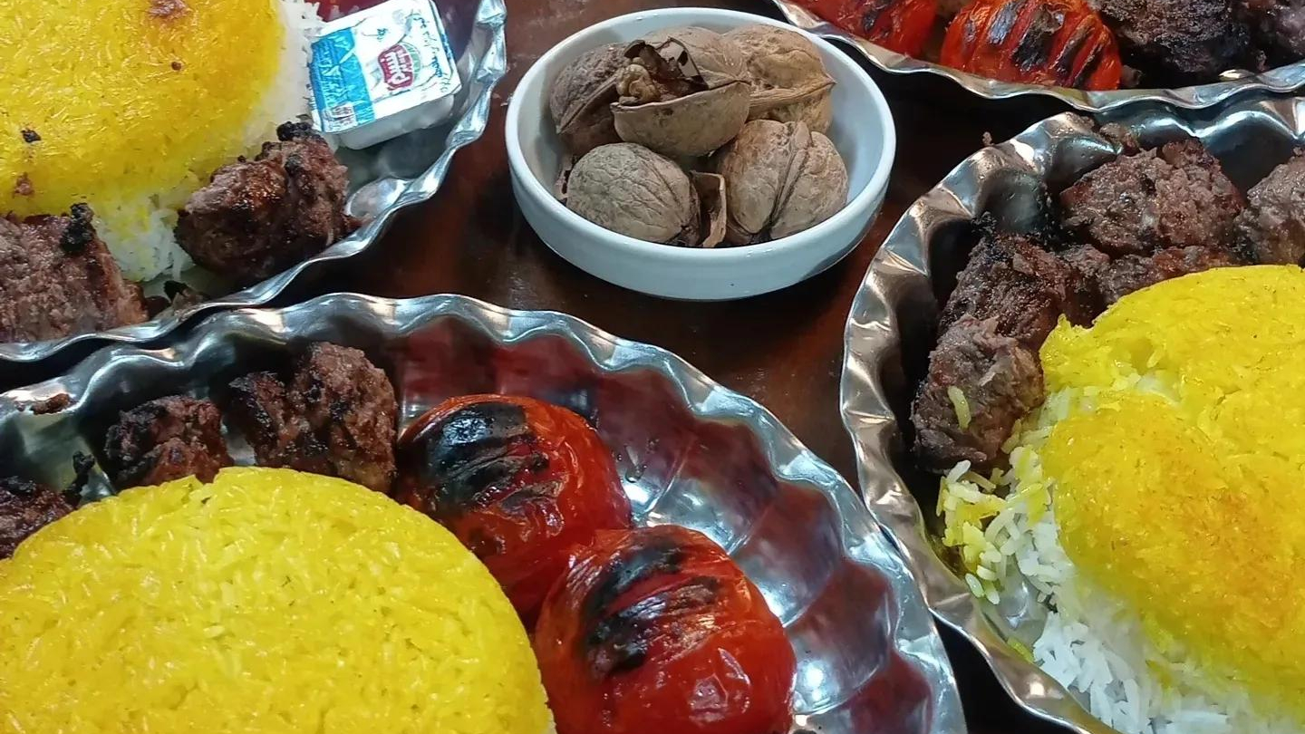 دیزی سرا و غذای محلی ارجمند بانو