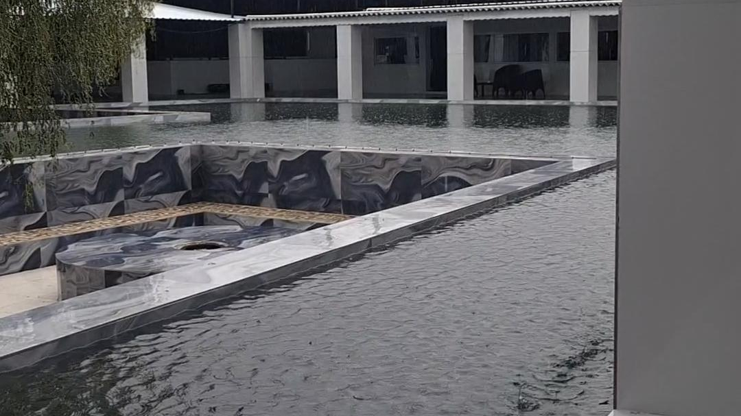 رستوران باغ قو