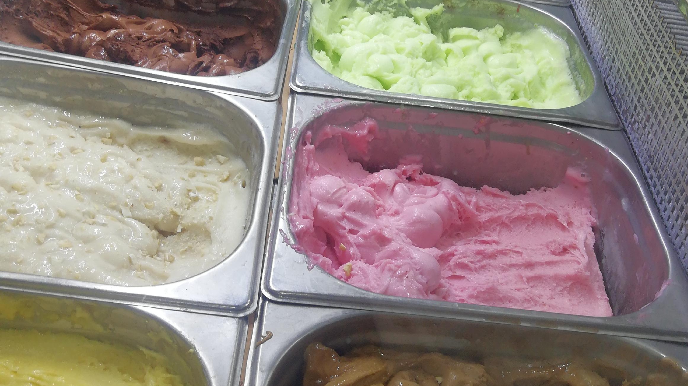 بستنی و آبمیوه فروشی