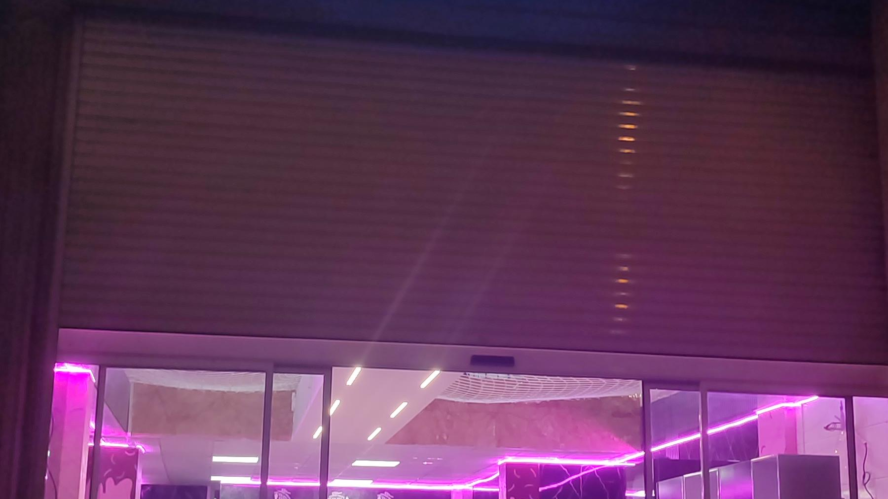 بستنی سلف سرویس پنگوئن