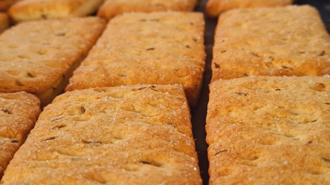 نان و شیرینی فرشته