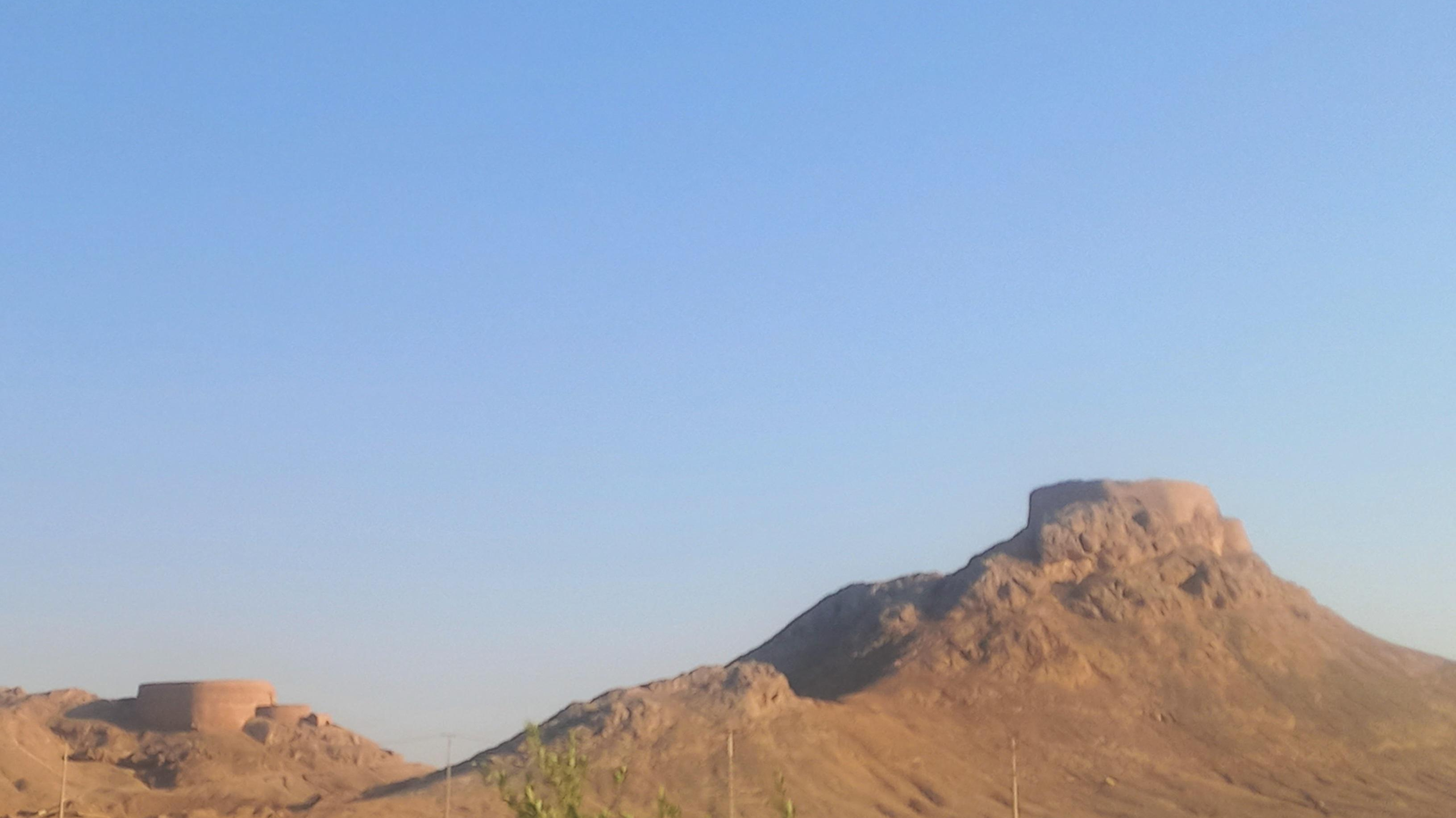 دخمه زرتشتیان (برج سکوت)