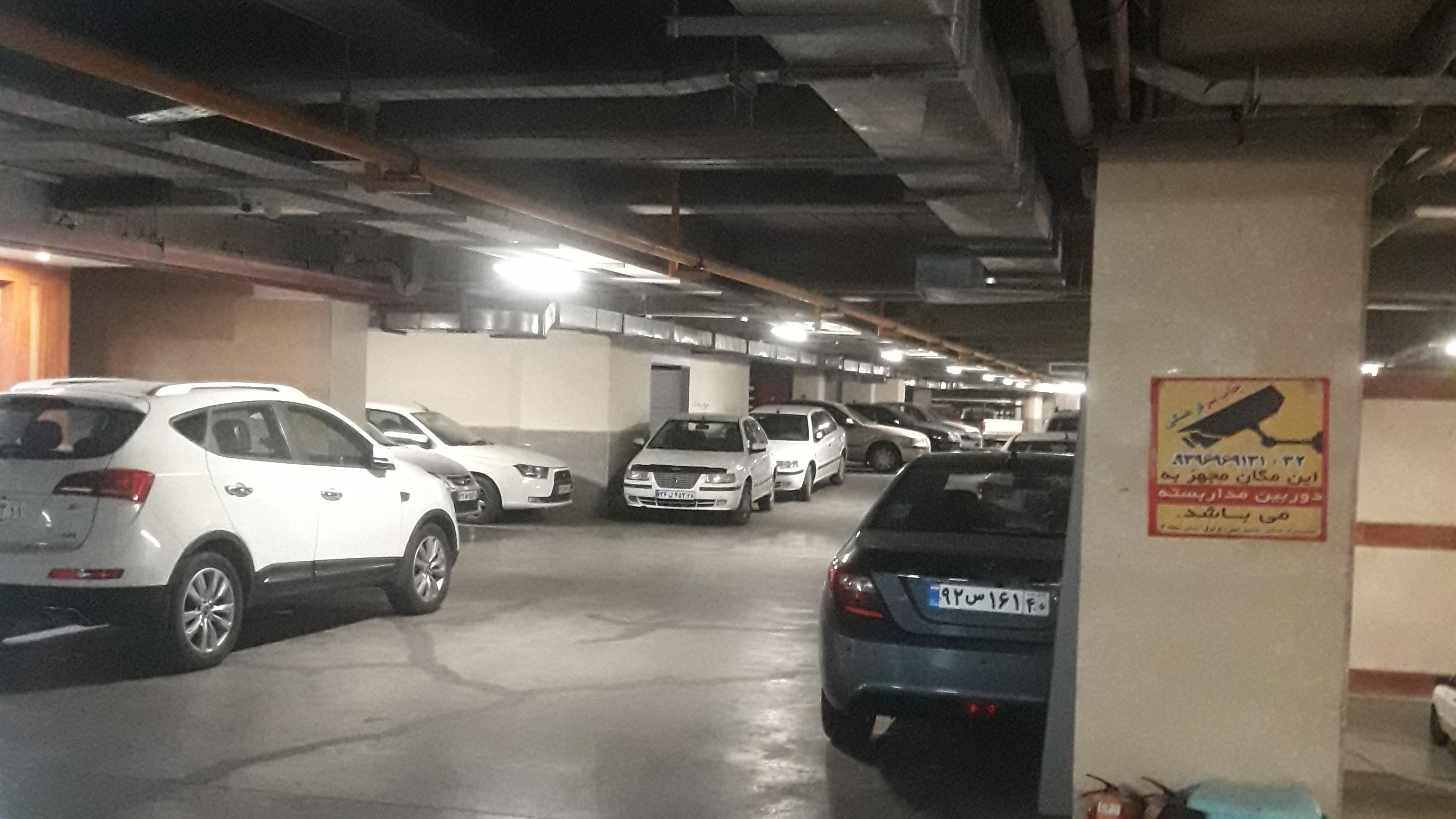پارکینگ عمومی آدینه