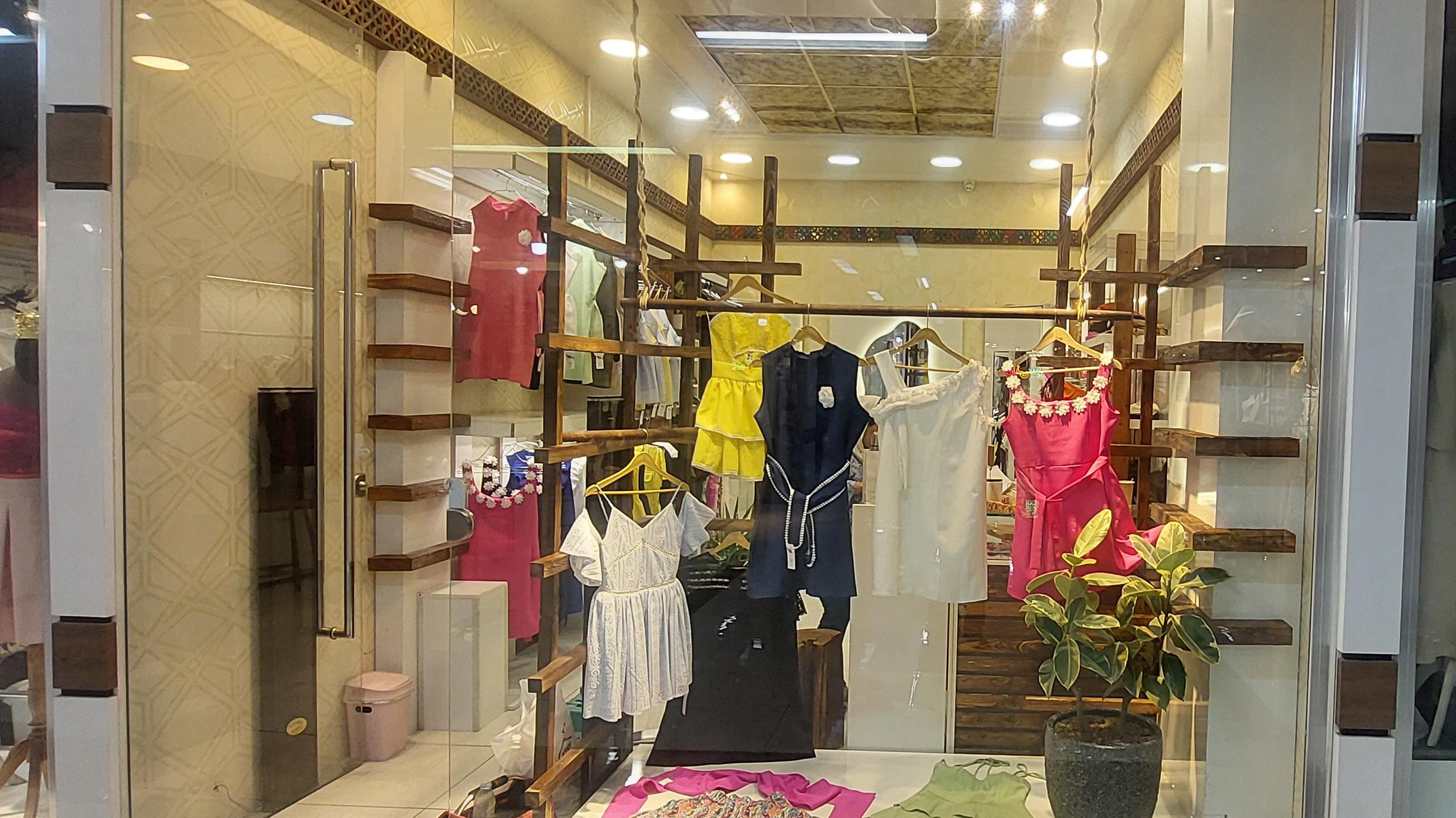 مزون لباس زنانه آب نرگس مرادی