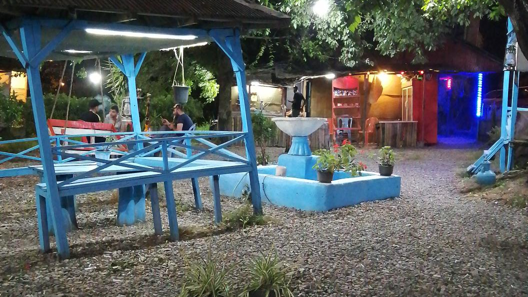 کافه سنتی نازگل