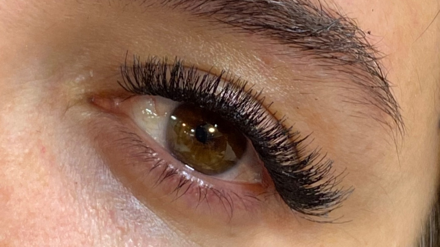 کاشت و اکستنشن مژه عاطفه