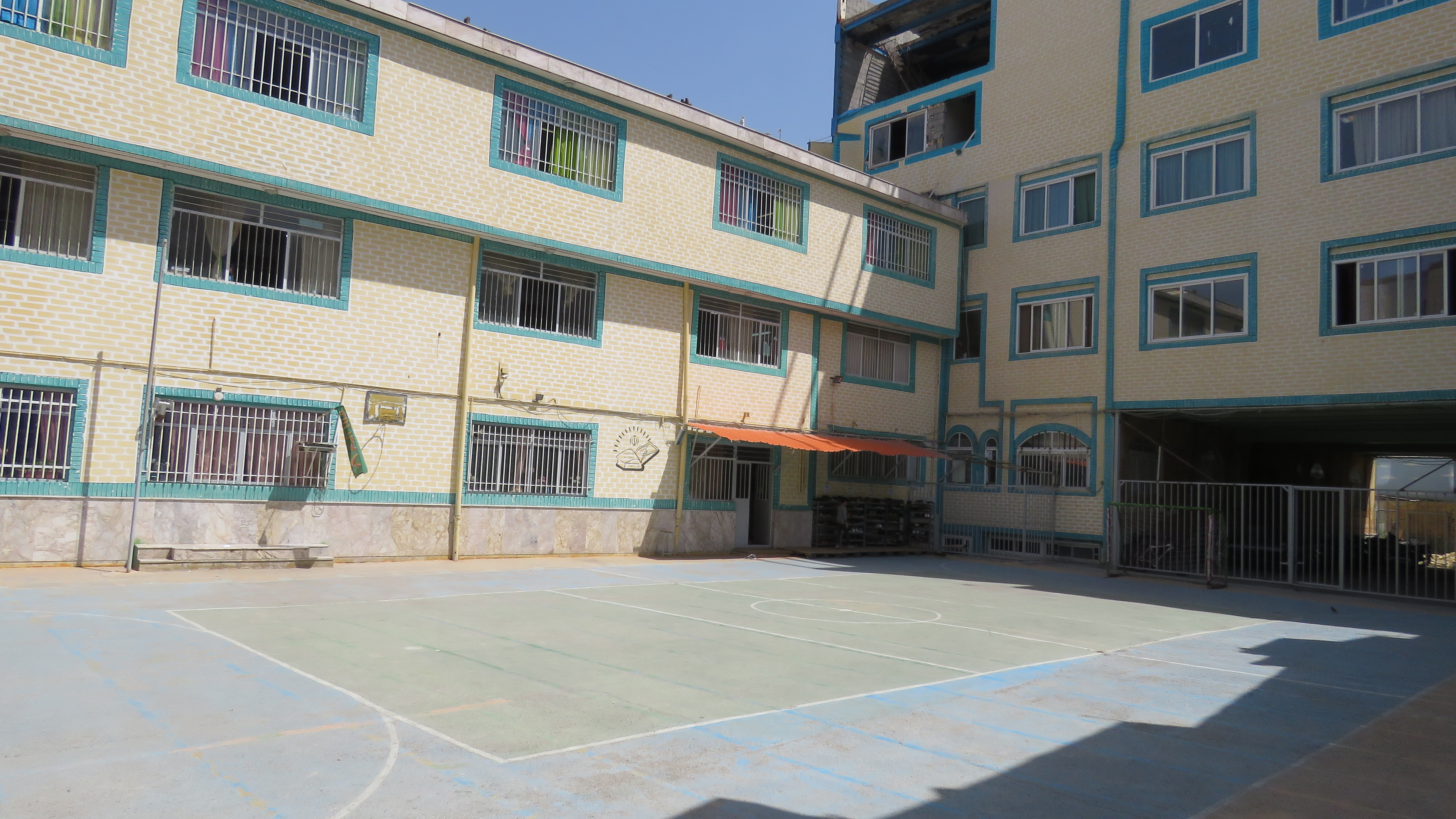 دبستان نوین