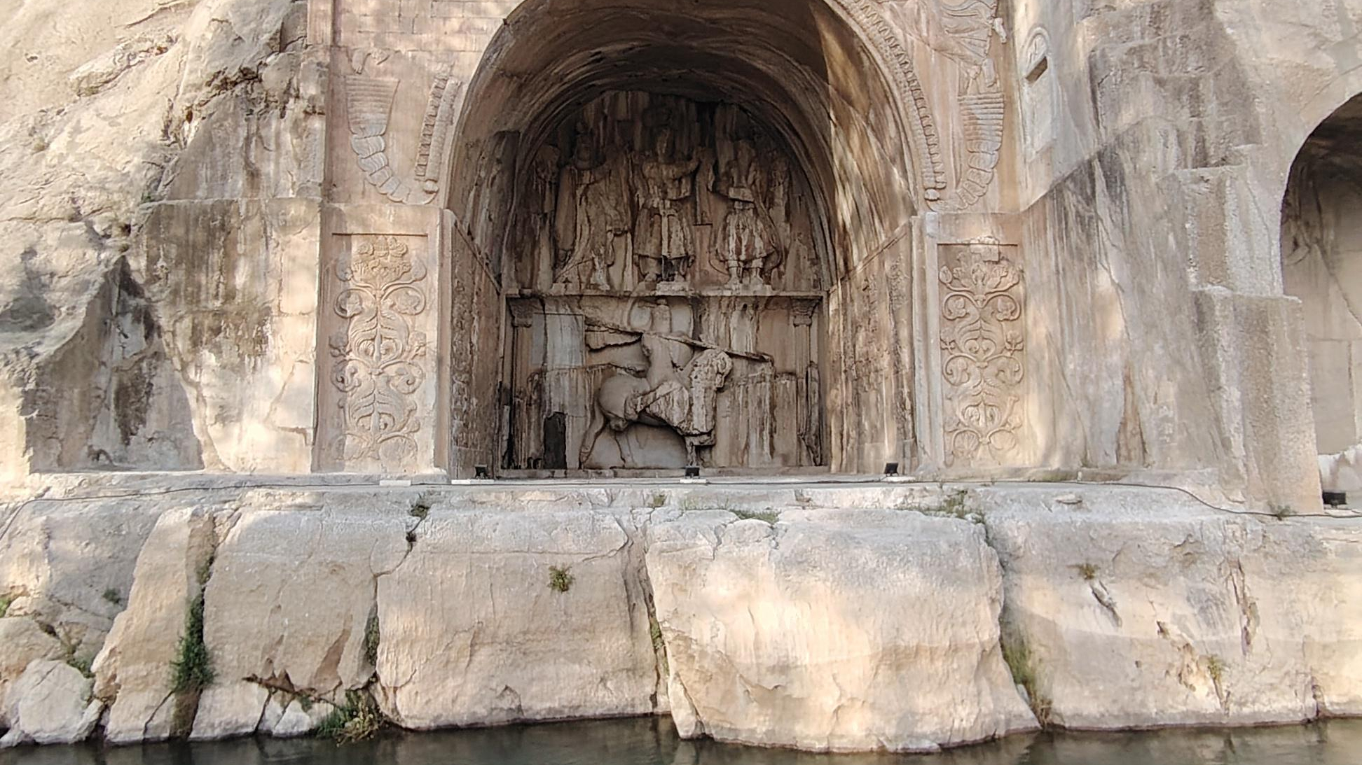 مجموعه‌تاریخی‌‌تفریحی‌طاق بستان