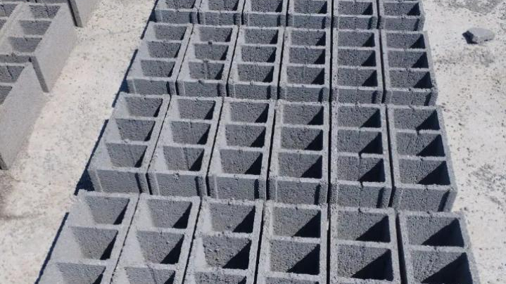 بلوک  سیمانی