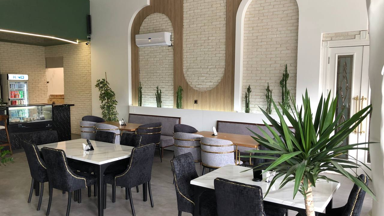 کافه رستوران و سینما رز کالی
