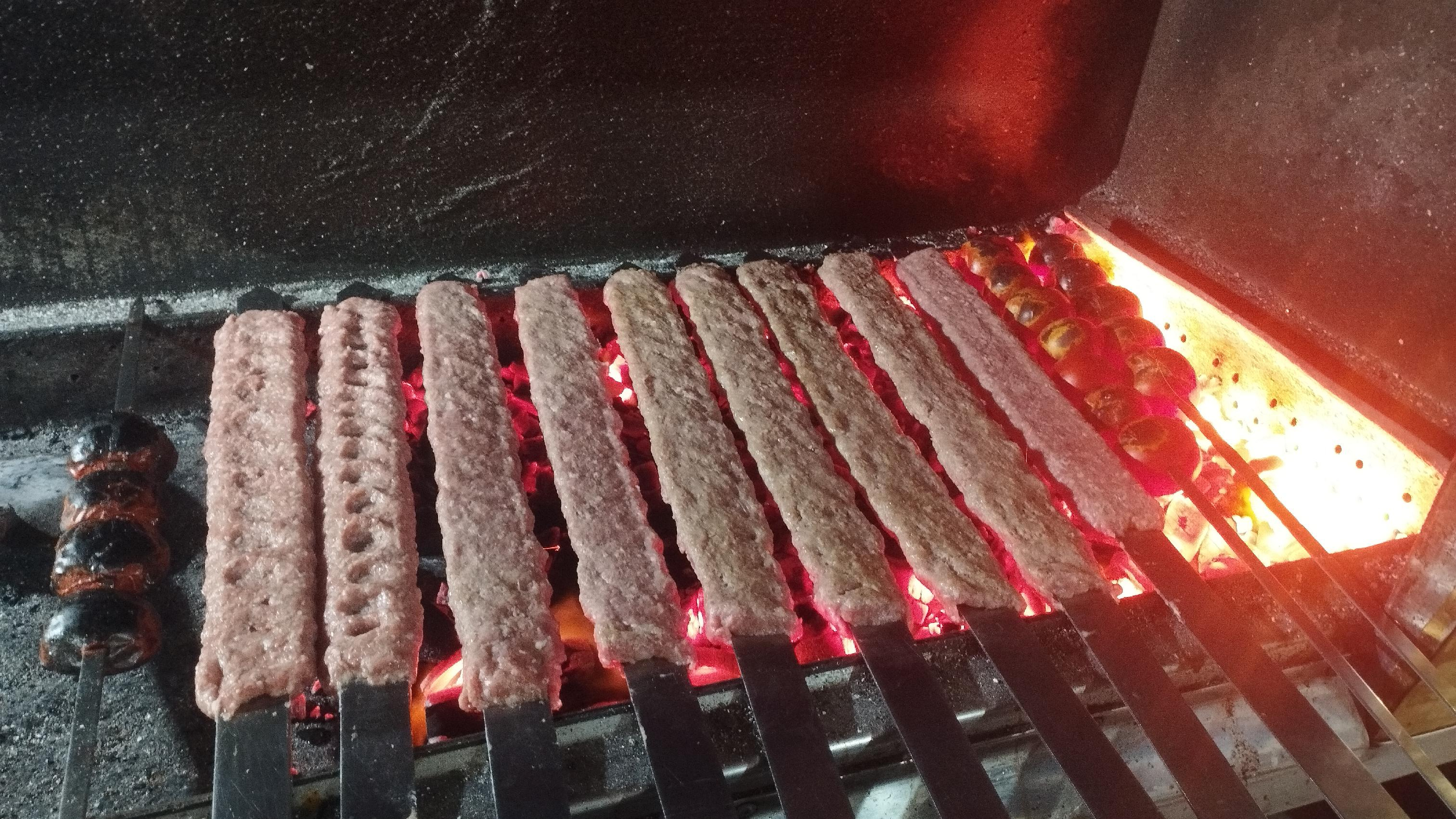 باغچه رستوران آرتامیس