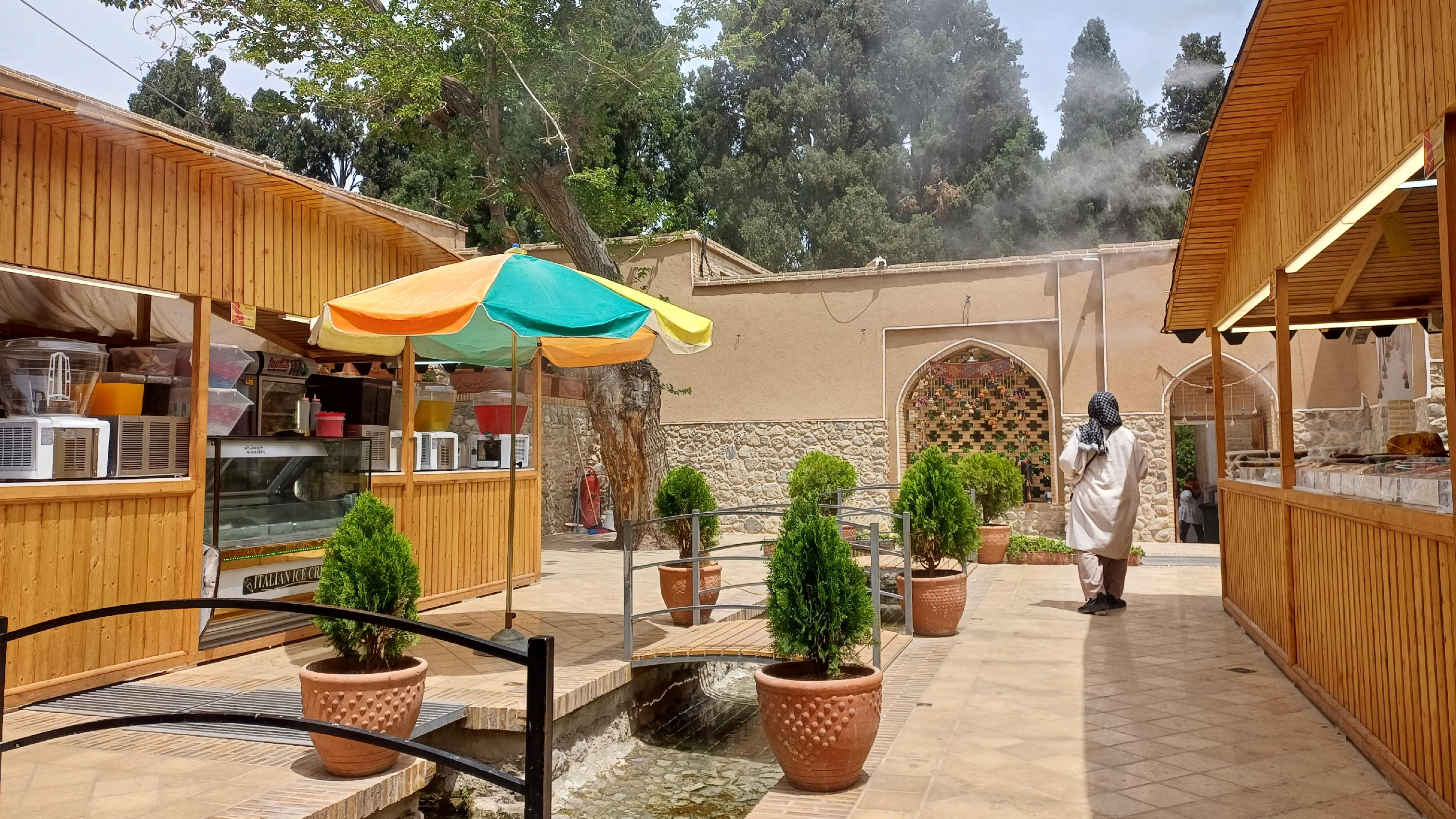 چایخانه سنتی باغ فین