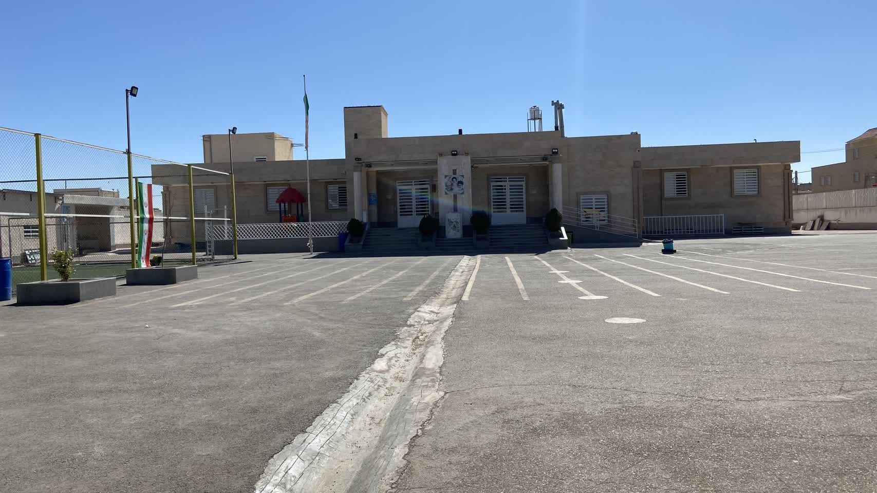 دبستان غیردولتی شهید احمدی کاظم آبادی