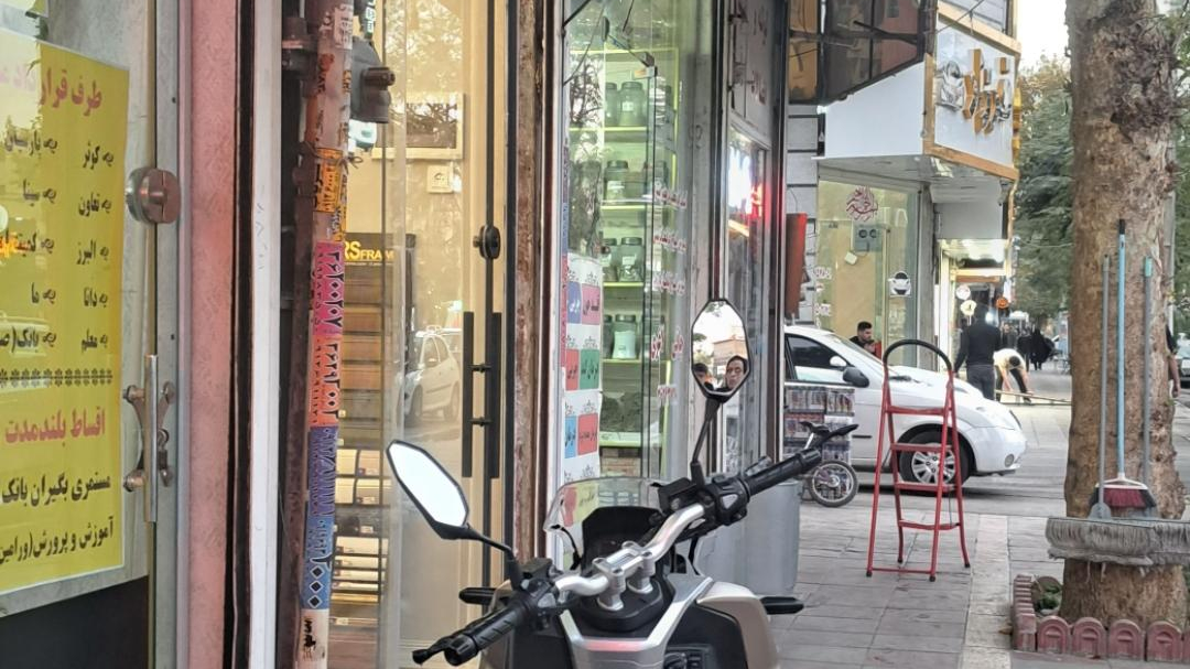 اپتومتریست‌ نگین‌ قادری‌ کارشناس‌ بینایی‌ سنجی