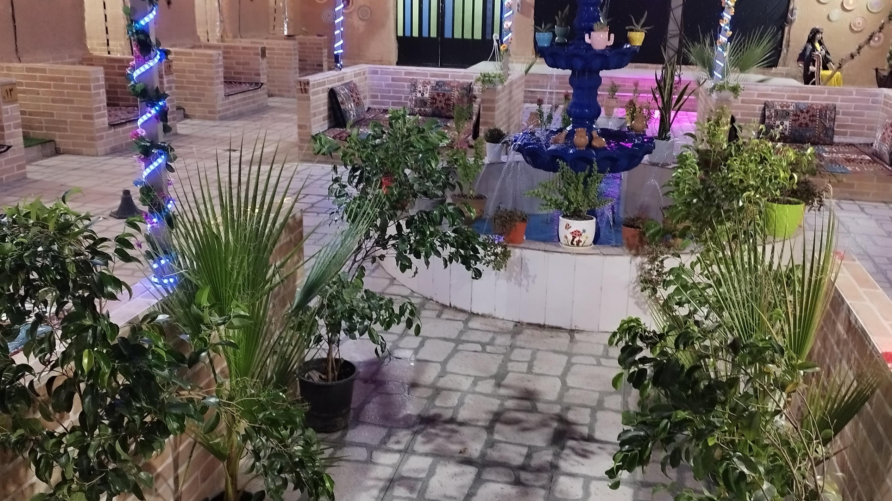 رستوران سنتی بلوط