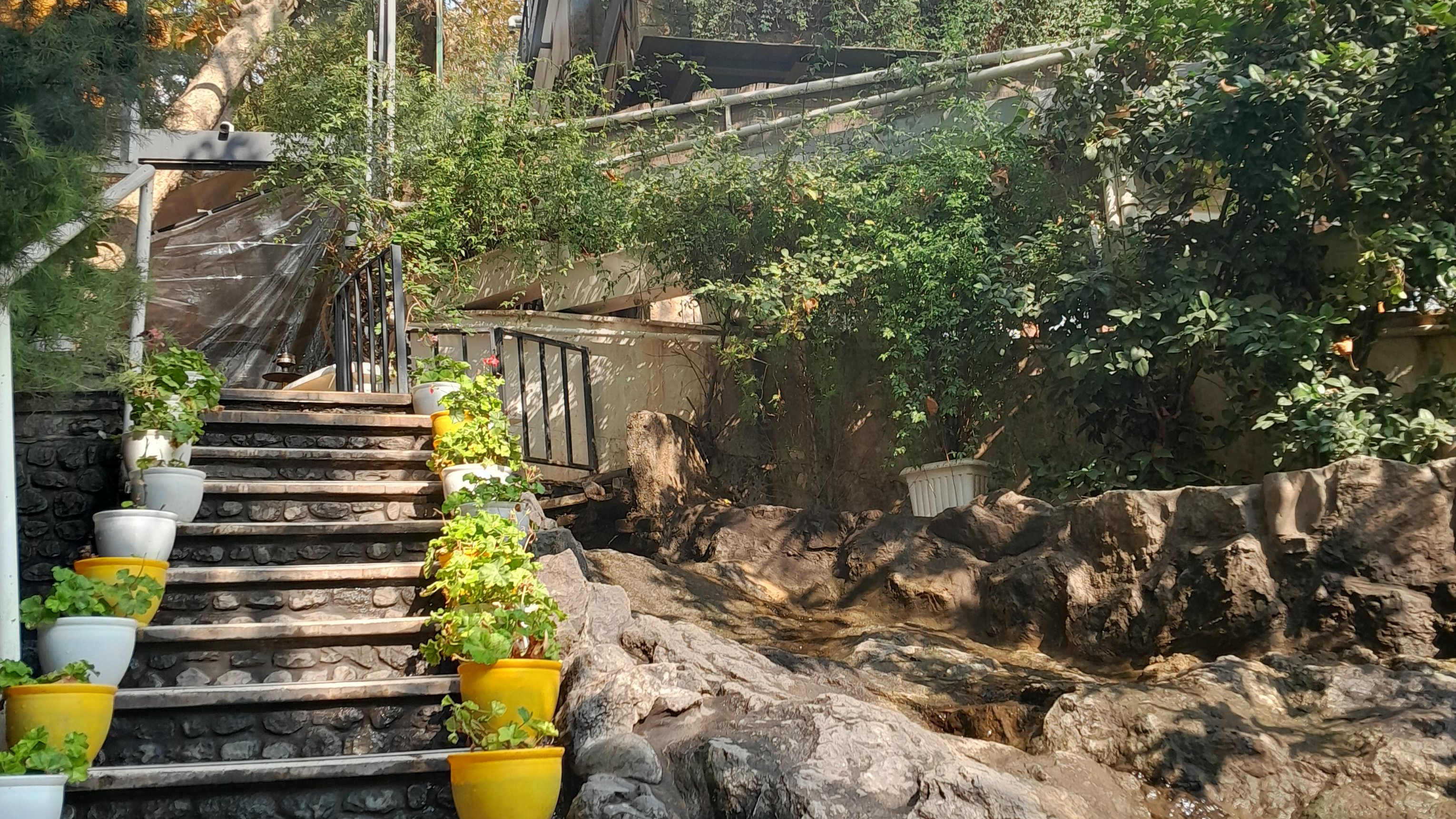 رستوران خانوادگی شاندیز گلنار