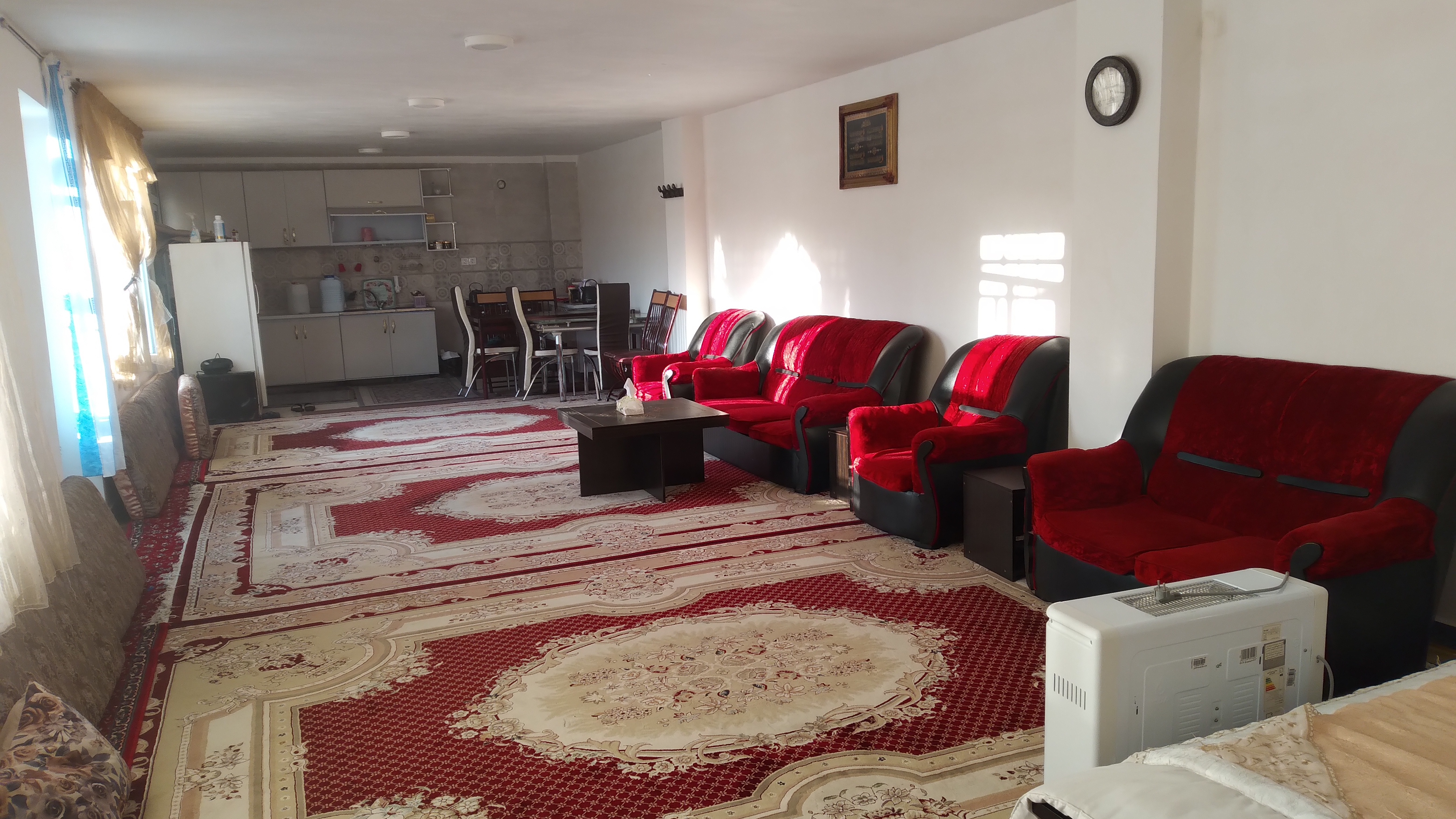 خانه باغ و اقامتگاه پرنیا