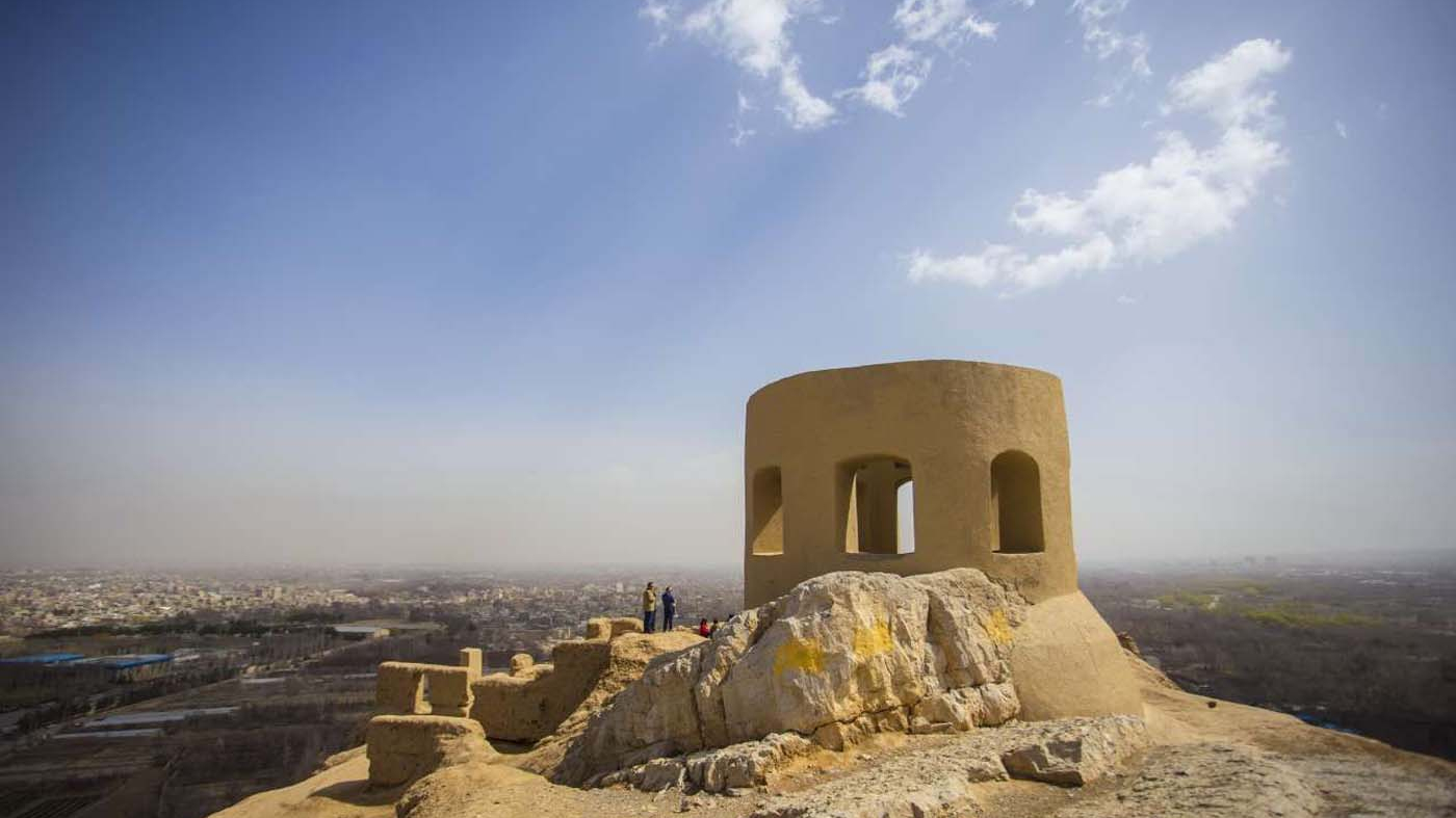 زیارتگاه زرتشتیان پیر هریشت