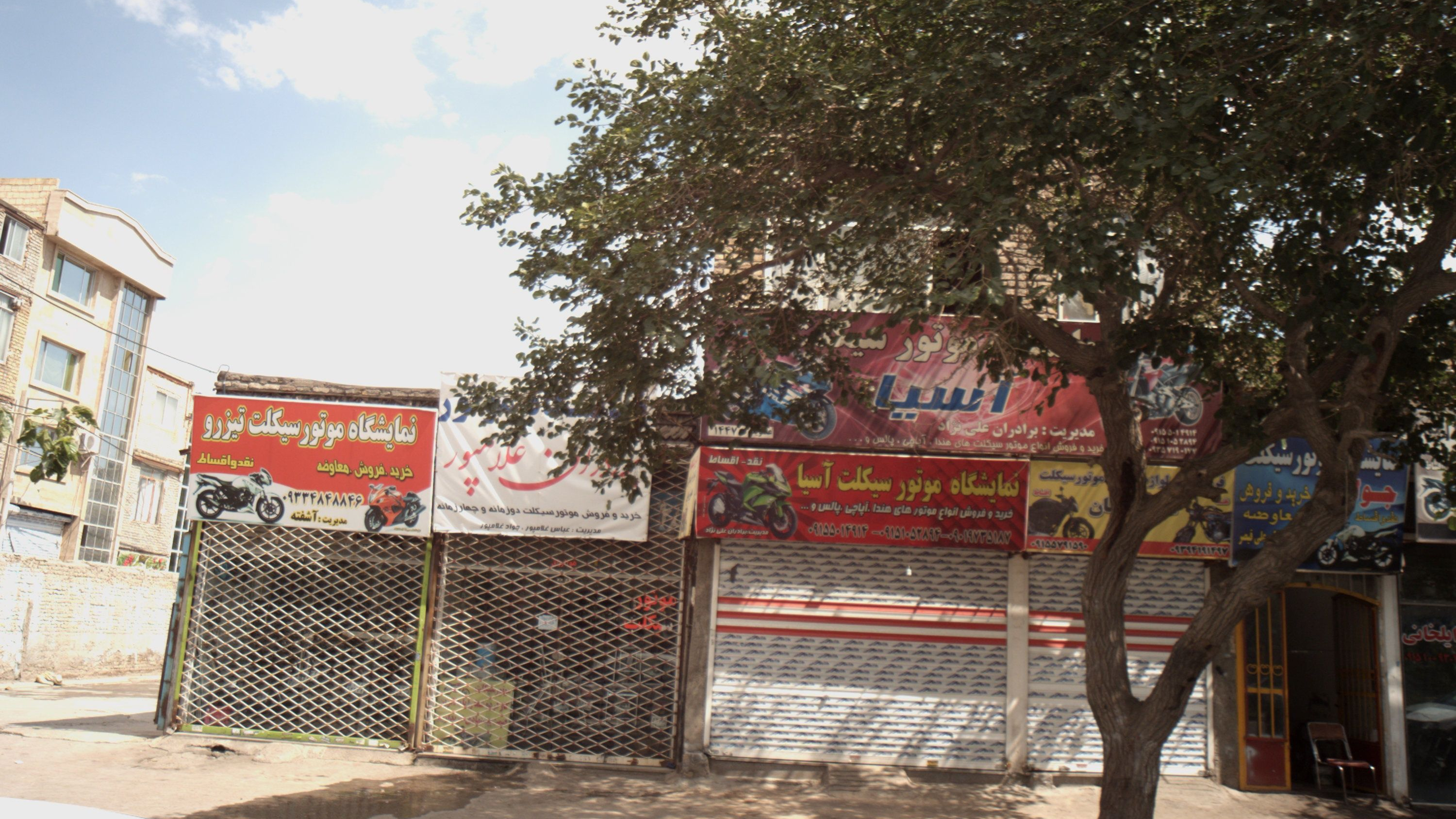 نمایشگاه موتورسیکلت تیزرو