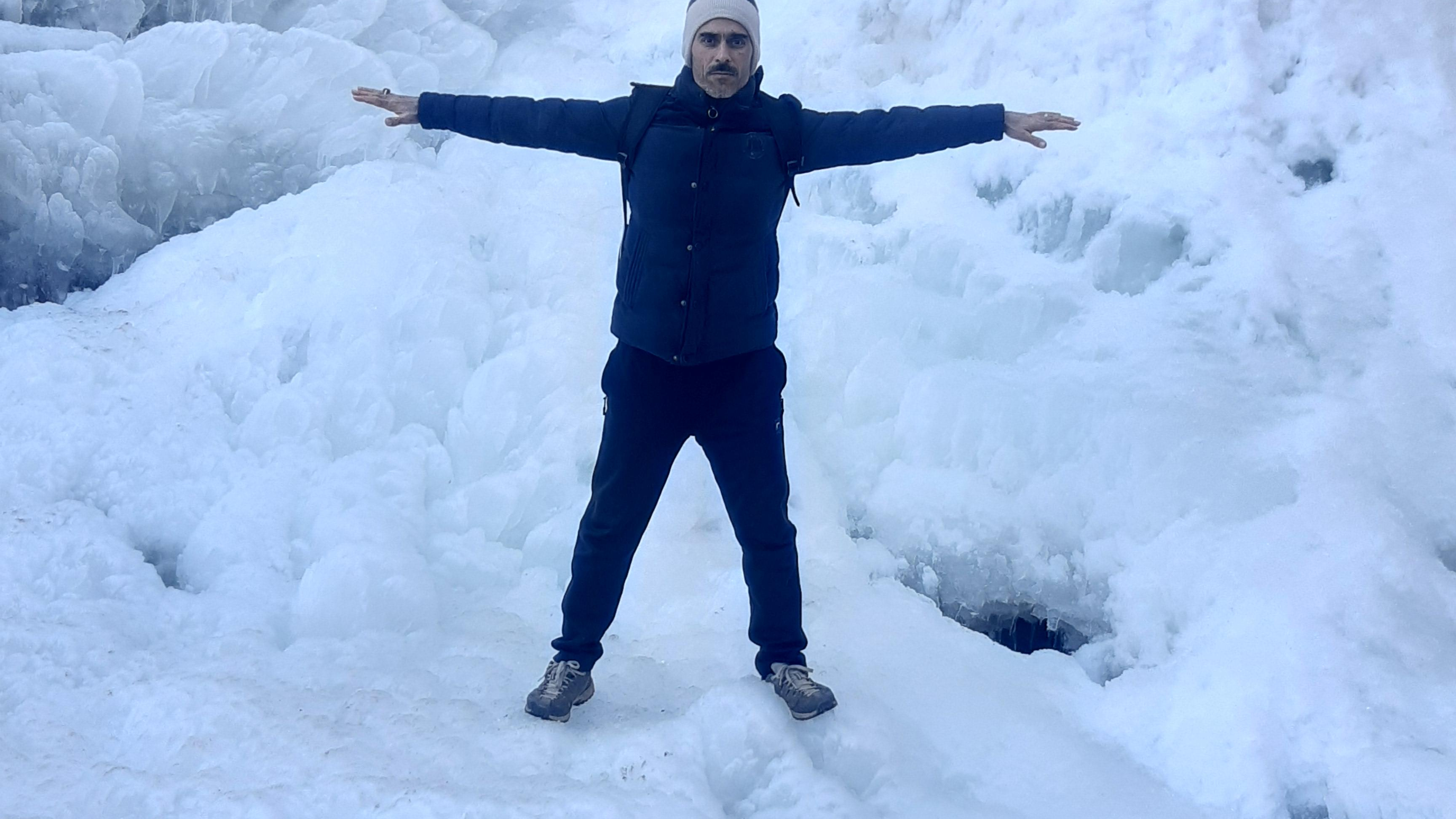 آبشار گنج نامه