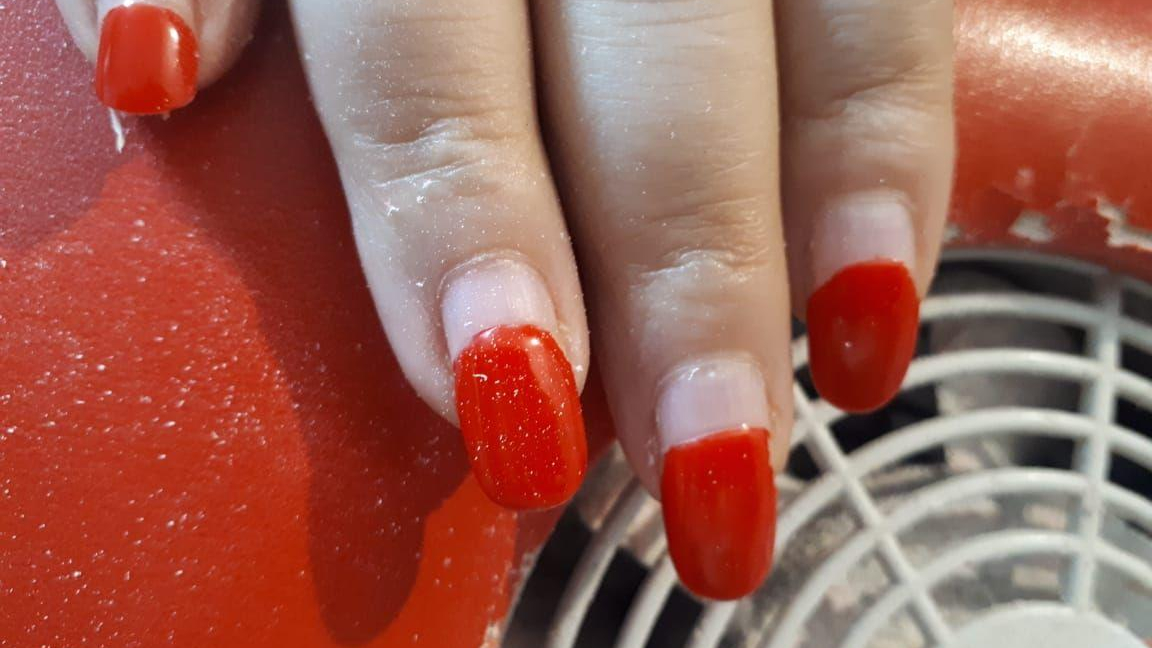 مرکز تخصصی ناخن و مژه حاتمی