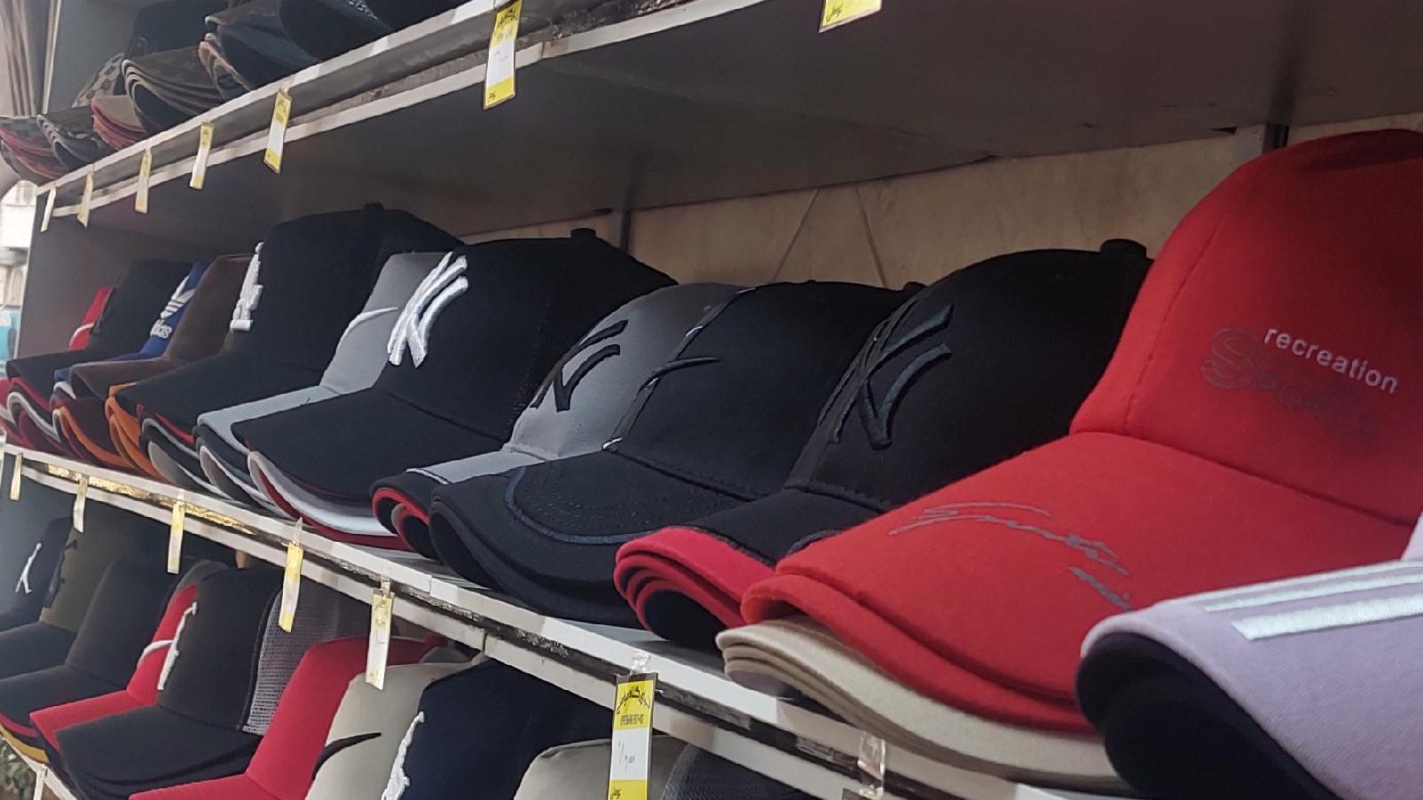 دنیای کلاه مومنی