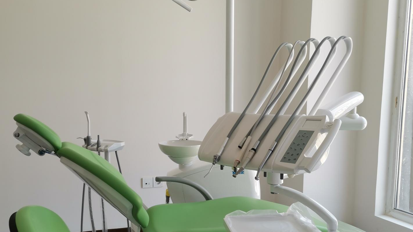 دندانپزشکی دکتر بهار اخوندی