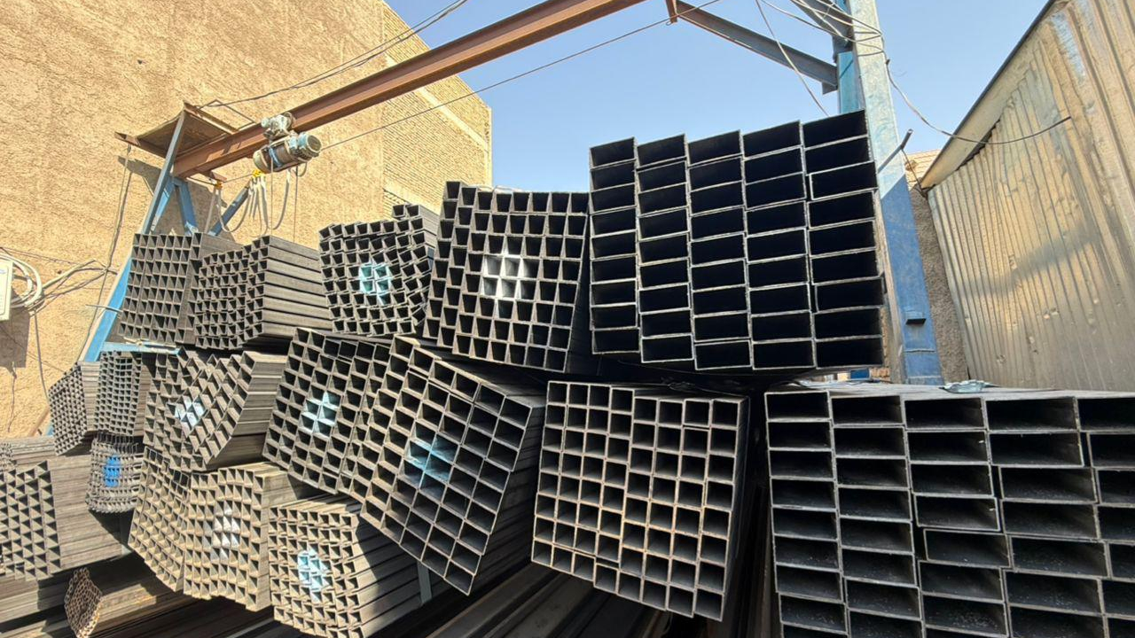 درب پنجره سازی اطمینان مهدی بزرگمهر