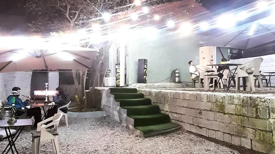 کافه حیاط ام بی